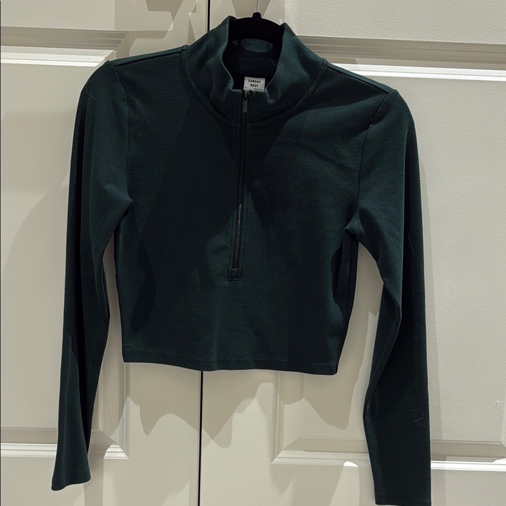 ARITZIA - Dark Green Women's Zip-Up Top